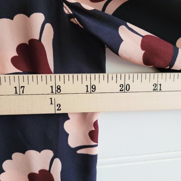 Loft Top Womens Medium Dark Blue Print Blouse Career Roll Tab Sleeve Floral - Picture 6 of 10
